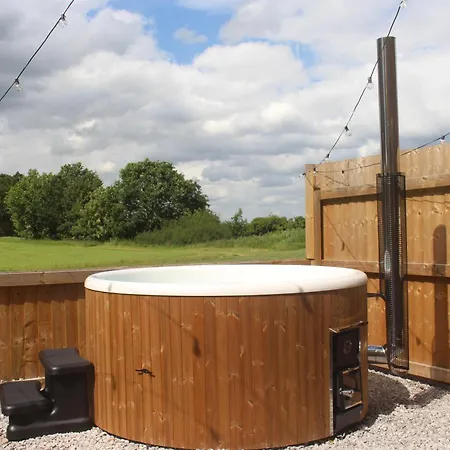 Peaceful Luxury Barn With Woodfired Hot Tub Apartment Selby