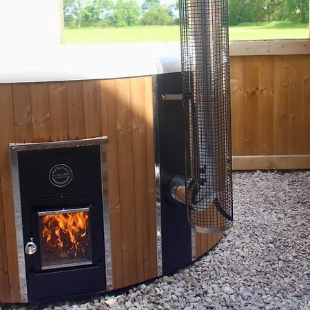 Peaceful Luxury Barn With Woodfired Hot Tub Apartment *