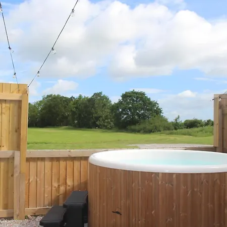 Peaceful Luxury Barn With Woodfired Hot Tub Apartment Selby